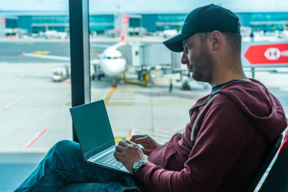 Première mondiale : le wifi dans l’avion grâce à Qatar Airways et Starlink